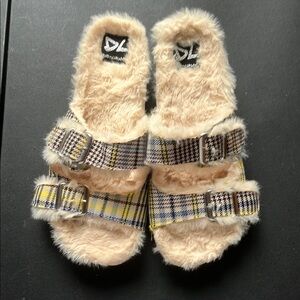 Dirty Laundry Plaid Time out Faux Fur Sandals Size Size 39